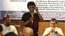 Aktivis 98 Adian Napitupulu (tengah) berbicara dalam diskusi sekaligus syukuran kemenangan capres-cawapres nomor urut 01 Joko Widodo atau Jokowi dan Ma'ruf Amin versi quick count di Jakarta, Minggu (21/4). Diskusi bertajuk 'Setelah Menang Mau Apa?'. (Liputan6.com/JohanTallo)