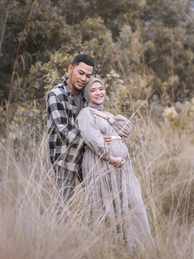 Jelang Lahiran Anak Pertama, Ini 6 Potret Fikoh LIDA Pamer Baby Bump Bareng Suami