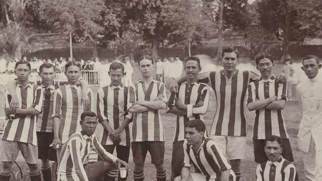 6 Potret Lawas Gaya Pemain Sepak Bola di Zaman Hindia Belanda, Keren Sejak Dulu