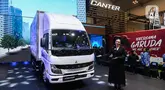 Tampak depan truk listrik eCanter saat diperkenalkan pada Gaikindo Indonesia International Auto Show (GIIAS) 2024 di ICE BSD, Kabupaten Tangerang, Rabu (17/7/2024).  (Liputan6.com/Angga Yuniar)