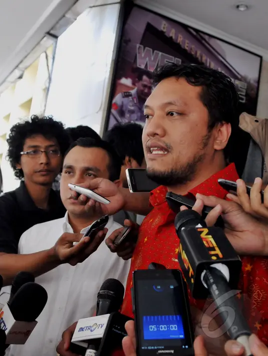 Kuasa hukum Wakil Ketua DPRD DKI Jakarta, Abraham Lunggana alias Lulung, Ramdan Alamsyah menyambangi Bareskrim Mabes Polri, Rabu (29/4/2015). Menurut Ramdan, pihaknya belum menerima surat panggilan terhadap Haji Lulung. (Liputan6.com/Andrian M Tunay)  