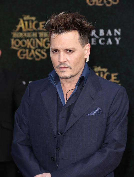 Foto Terbaru Johnny Depp Bikin Fans Khawatir, Kenapa ...