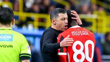 Rossoneri sempat tertinggal lebih dahulu berkat gol Kenan Yildiz di babak pertama. Namun di babak kedua, Rossoneri mampu bangkit. Mereka membalikkan kedudukan menjadi 2-1 berkat gol penalti Christian Pulisic dan gol bunuh diri Federico Gatti. (AFP/Fayez Nureldine)
