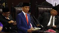 Presiden Joko Widodo menyampaikan pidatonya dalam Sidang Paripurna di Gedung DPR, Jakarta, Jumat (16/8/2019). Nantinya DPR akan membahas RAPBN 2020 untuk selanjutnya disahkan menjadi UU. (Liputan6.com/JohanTallo)