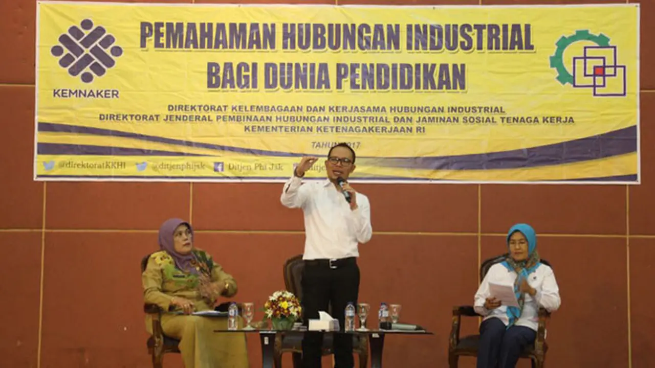 Menaker Bekali Siswa SMK Tentang Pemahaman Hubungan Industrial