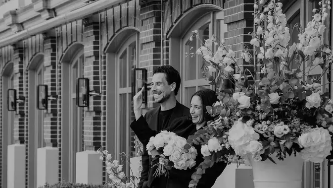 Cerita Asik Thom Haye Lamar Kekasihnya di Amsterdam - Gambar Asli