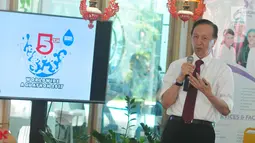 Dokter spesialis syaraf, Andreas Harry, dr. Sp S(K) memberi materi saat seminar water dancing perfomance, dan akuarobik trial di kawasan Pejaten, Jakarta, Sabtu (11/11). (Liputan6.com/Helmi Afandi)