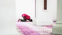 Ilustrasi salat, Subuh. (Photo by afiq fatah on Unsplash)