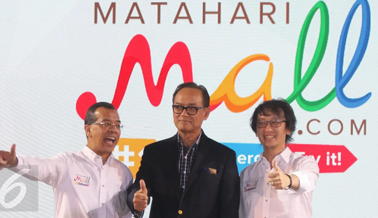 (Ki-Ka) Chairman Mataharimall.com Emirsyah Satar, Ketua KADIN Suryo B. Sulisto, dan CEO Mataharimall.com Hadi Wenas saat acara peluncuran situs e-commerce MatahariMall.com di Jakarta, Rabu (9/9/2015). (Liputan6.com/Angga Yuniar)