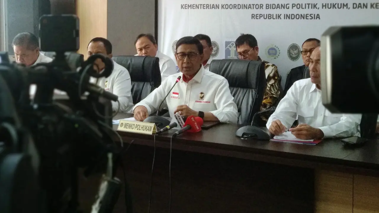 Menko Polhukam Wiranto saat berbicara soal Papua dan Papua Barat, Senin (2/9/2019). (Liputan6.com/Putu Merta Surya Putra)