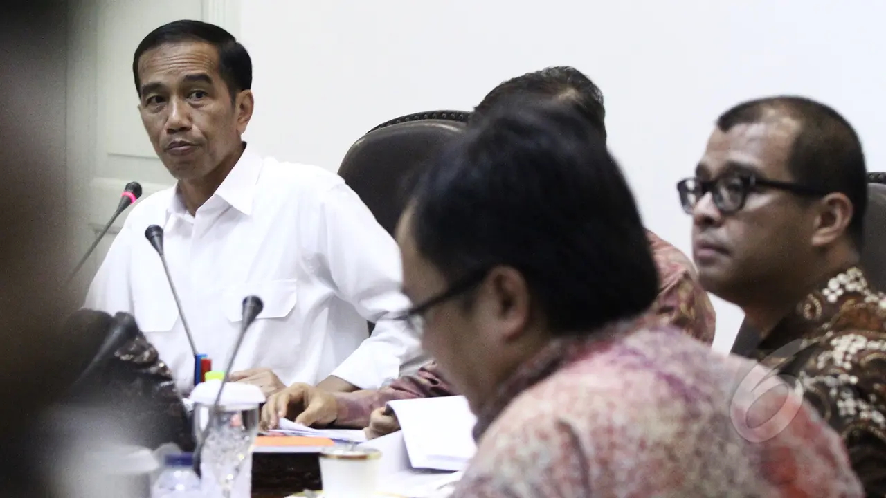 Rupiah Anjlok, Jokowi Gelar Rapat Terbatas