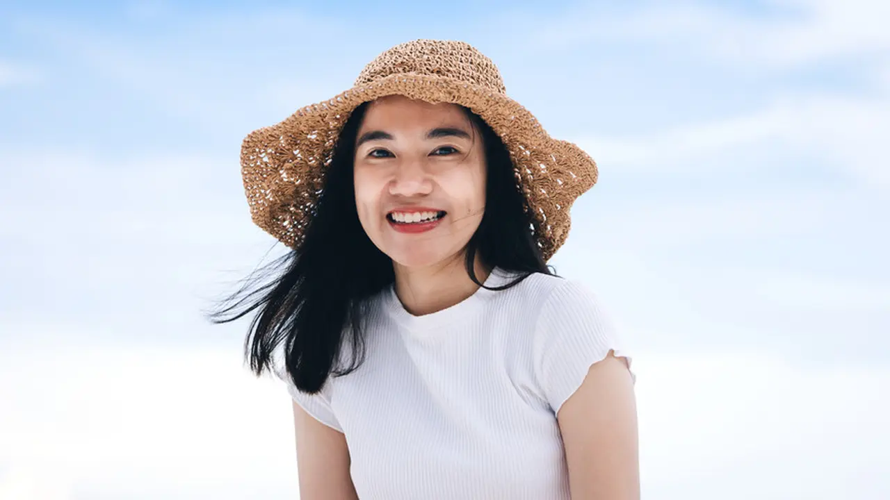 cantik bahagia kalem santai