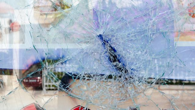 Ilustrasi kaca jendela pecah