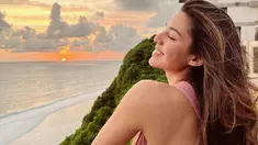 Perempuan cantik kelahiran 24 Februari 1997 ini sering mengabadikan banyak aktivitasnya di media sosial khususnya Instagram. Termasuk memperlihatkan aktivitas saat ia bergaya penampilan menarik pakai baju tanpa lengan. Momen Susan Sameh liburan dengan outfit baju tanpa lengan ini kian membuat Susan menawan. (Liputan6.com/IG/@susansameeh) (Liputan6.com/IG/@susansameeh)
