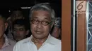 Terdakwa suap perizinan tambang nikel di dua kabupaten di Sulawesi Tenggara, Nur Alam jelang mengikuti sidang putusan di Pengadilan Tipikor, Jakarta, Rabu (28/3). Nur Alam dihukum 12 tahun penjara dan denda satu miliar. (Liputan6.com/Helmi Fithriansyah)