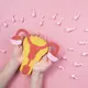 Mengenalkan kesehatan reproduksi sejak dini membantu anak perempuan lebih memahami tubuh dan menghadapi berbagai perubahan yang terjadi selama masa pertumbuhan. (Foto/Dok: Magnific)