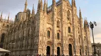 Kawasan Piazza del Duomo merupakan lokasi favorit turis yang berkunjung ke Milan. Di kawasan ini terdapat gereja tua Milan Cathedral yang megah. (Liputan6.com/Marco Tampubolon)