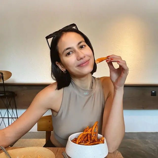 Biasa Rambut Panjang, Ini 6 Potret Terbaru Pevita Pearce Potong Jadi Sebah