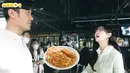 Tak hanya menyukai pemandangan alam di Bali dan Lombok, Sejeong juga menyukai kuliner khas Indonesia yaitu nasi goreng. (Foto: YouTube/ Chicco Jerikho)