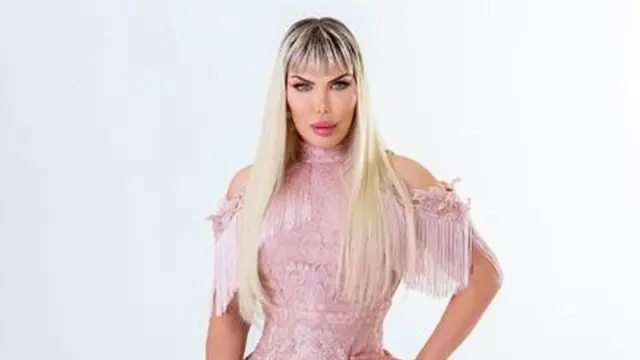 Pria Inggris Jadi Transgender dan Ingin Mirip Boneka Barbie