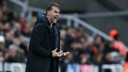 Gol kemenangan tim asuhan Julen Lopetegui itu dicetak oleh Tomas Soucek di babak pertama dan Aaron Wan-Bissaka pada babak kedua. (AFP/Paul Ellis)