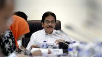 Menteri Koordinator Bidang Perekonomian, Sofyan Djalil saat memberikan keterangan terkait rapat koordinasi (rakor) di Gedung Kementerian Perekonomian, Jakarta, Rabu (14/1/2015). (Liputan6.com/Faizal Fanani)