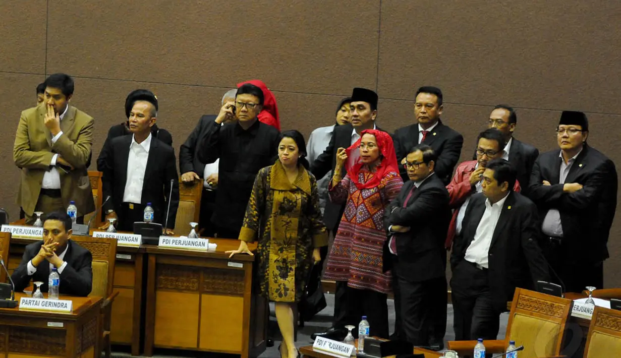 Empat fraksi Parpol di DPR mengambil sikap 'walk out' (WO) dari Rapat Paripurna, Jakarta, (2/10/14). (Liputan6.com/Andrian M Tunay)