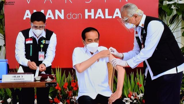 Presiden Joko Widodo (Jokowi) Terima Vaksin COVID-19 Pertama