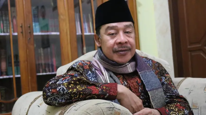 Pengasuh Pondok Pesantren Buntet Cirebon KH Adib Rofiudin