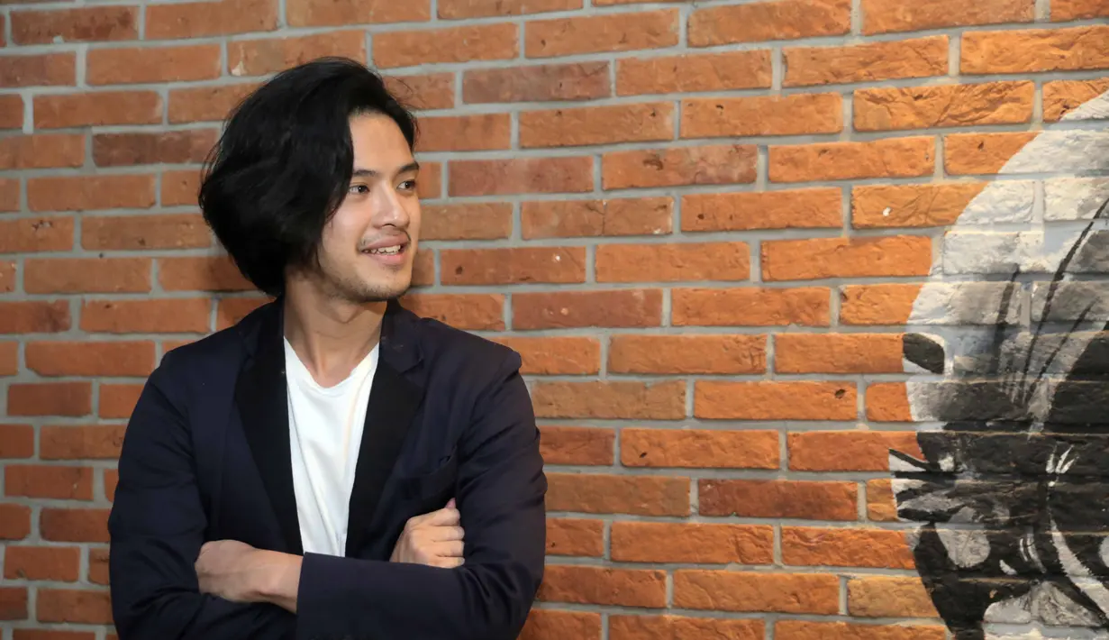 "Ternyata setelah saya tahu, yoga tuh menyeimbangkan tubuh, pikiran, dan spirit. Kalau pikiran kita sehat, jiwa sehat, sudah pasti otomatis badan kita akan sehat," kata Morgan Oey, di prescon Namaste Festival 2017, Kamis (7/9). (Nurwahyunan/Bintang.com)