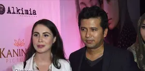 Suami dari Arumi Bachsin, Emil Dardak akan segera dilantik menjadi Bupati kota Trenggalek, Jawa Timur. Akan menjadi istri seorang pejabat, Arumi pun banyak berguru dengan ibu-ibu pejabat lainnya.