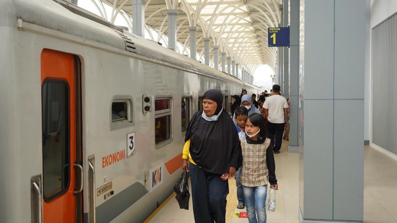 Kemenhub mengatur ulang jumlah keterisian dalam layanan kereta api bersubsidi lewat skema Public Service Obligation (PSO).