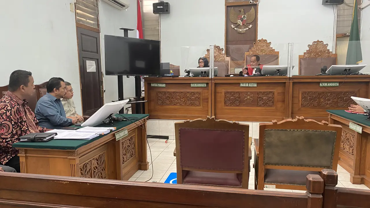 Sidang perdana gugatan praperadilan kasus Tol MBZ Bukaka Kalla Group. (Liputan6.com/Ady Anugrahadi)