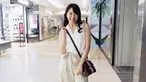 Meski telah keluar dari JKT48, akan tetapi Shania masih sering muncul di layar kaca. Dalam hal penampilan, perempuan yang akrab disapa Shanju ini lebih sering menggunakan busana kasual. (Liputan6.com/IG/@shanju)