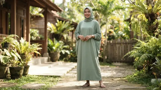 Model Gamis Katun Polos untuk Cuaca Panas yang Nyaman Dipakai Ibu-ibu