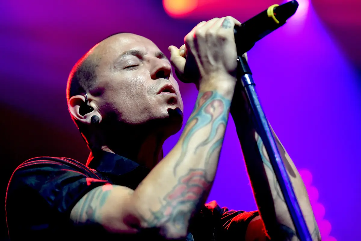[Bintang] Mengenang Setahun Kepergian Chester Bennington Lewat 5 Hits Linkin Park Ini