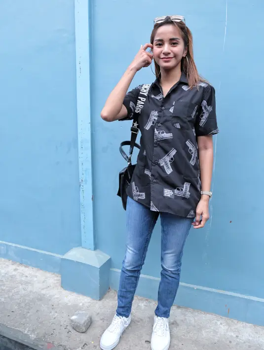 "Iya dan tidak (calon), next question. Yang pasti aku mencari pasangan yang bisa menerima anakku ya pastinya, harus itu, itu yang pertama dan utama," imbuh Kirana. (Adrian Putra/Bintang.com)