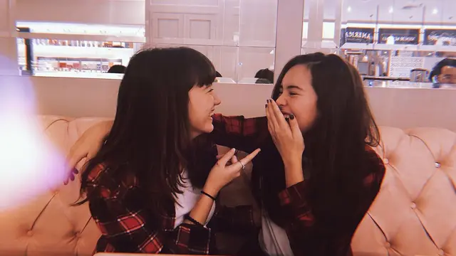 6 Potret Persahabatan Beby Tsabina dan Cassandra Lee, Bak Kakak Adik