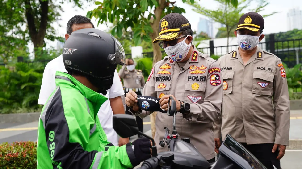 Kakorlantas Polri Irjen Istiono Saat Operasi Keselamatan dan Pencegahan Penyebaran Virus Covid-19