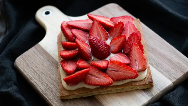 strawberry sando 1