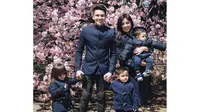 Cara Jitu Jonathan Frizzy Tetap Mesra dengan Istri