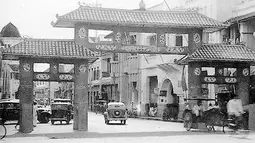 Gerbang Jalan Kembang Jepun tahun 1930an. (Source: rajaagam.wordpress.com)