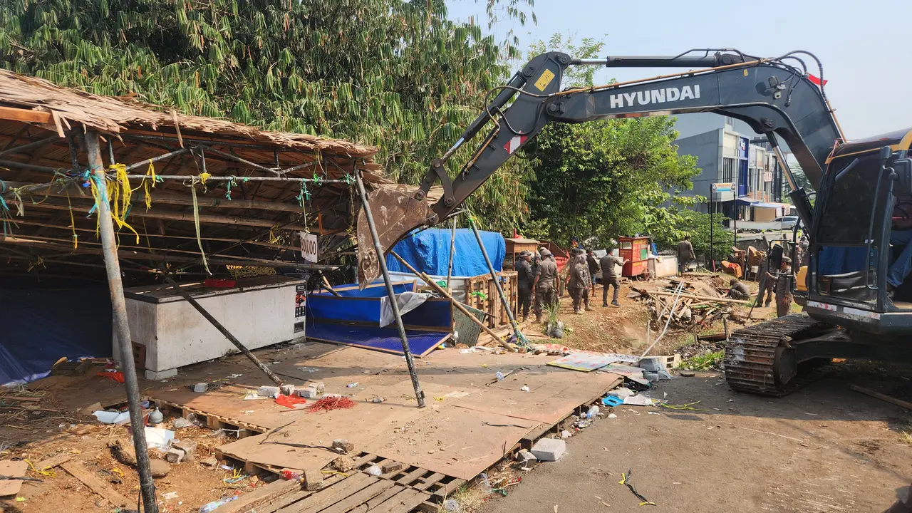170 bangunan liar di Depok dibongkar Satpol PP. (Liputan6.com/Dicky Agung Prihanto)
