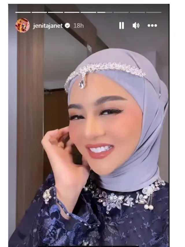 7 Potret Jenita Janet Tampil Berhijab Usai Umroh, Didoakan Istiqomah