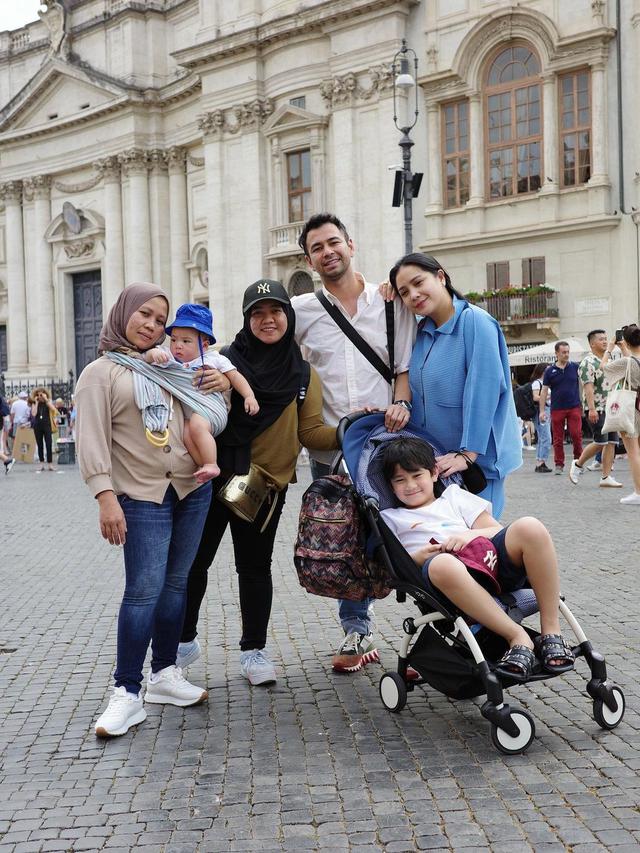 Raffi Ahmad dan Nagita Slavina liburan di Roma, Italia (Foto: Instagram @raffinagita1717)