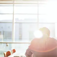 Ilustrasi bekerja, bekerja keras, semangat, inspirasi. (Photo by Bethany Legg on Unsplash)