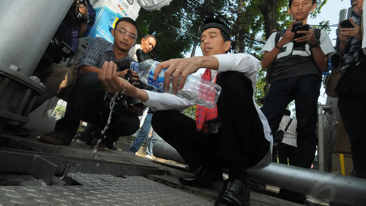 Jokowi Pamerkan Mesin Pengolah Air Bersih Milik Pemprov DKI