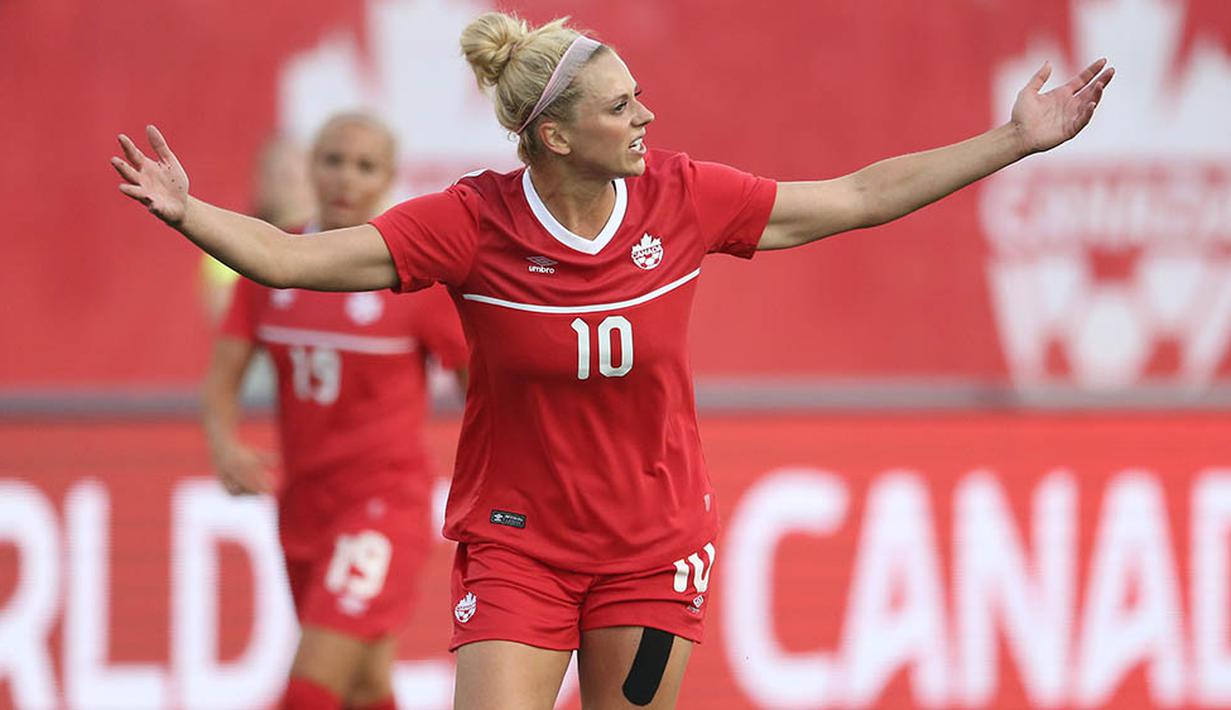 Lauren tercatat sudah 46 kali tampil membela Kanada. (AFP/Tom Szczerbowski)