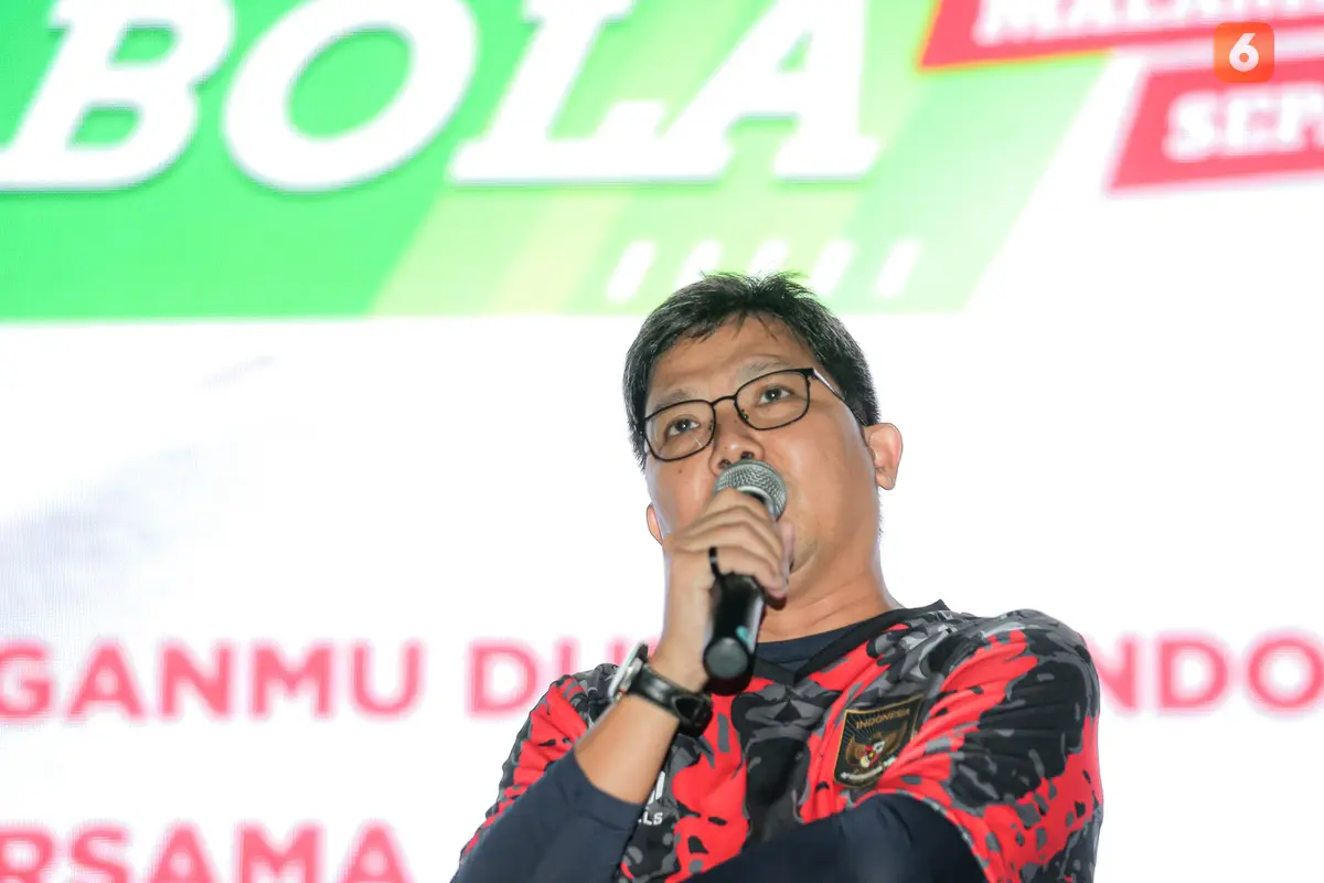 Foto: Ada Kuku Bima, Ribuan Suporter Tak Gentar Hujan saat Meriahkan Nonton Bersama Timnas Indonesia Vs Filipina dalam MALAMNYA BOLA 2024