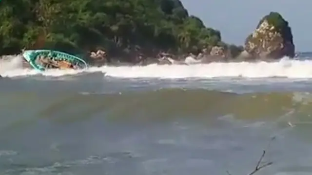 Keindahan dan Misteri Berpadu di Pantai Selatan Jember